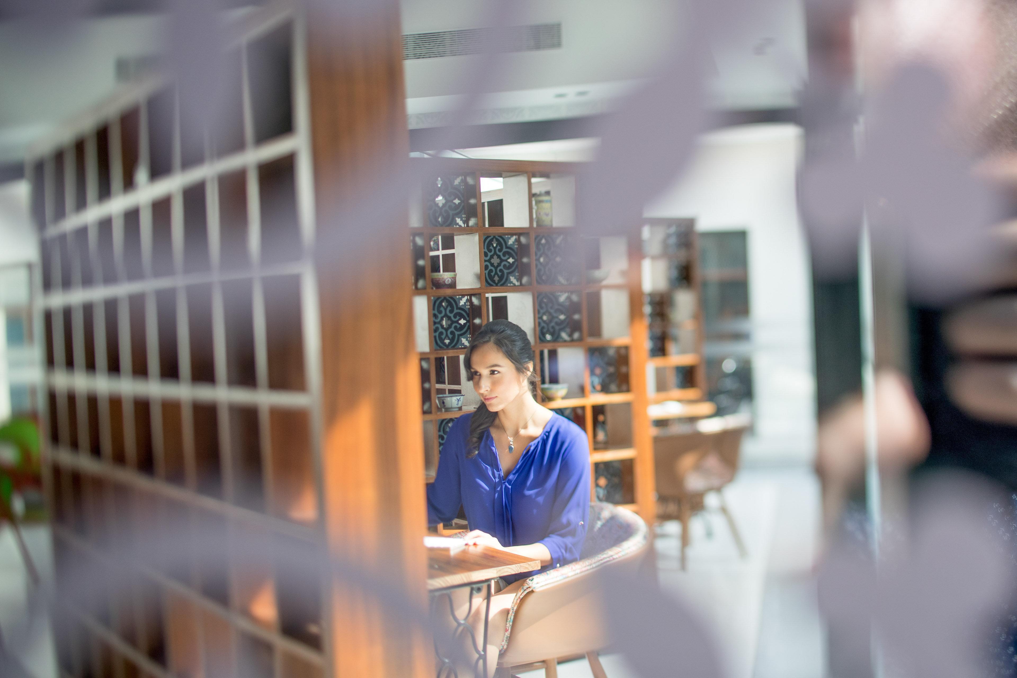 Hotel Indigo Singapore Katong By Ihg المظهر الخارجي الصورة A student studying at the library