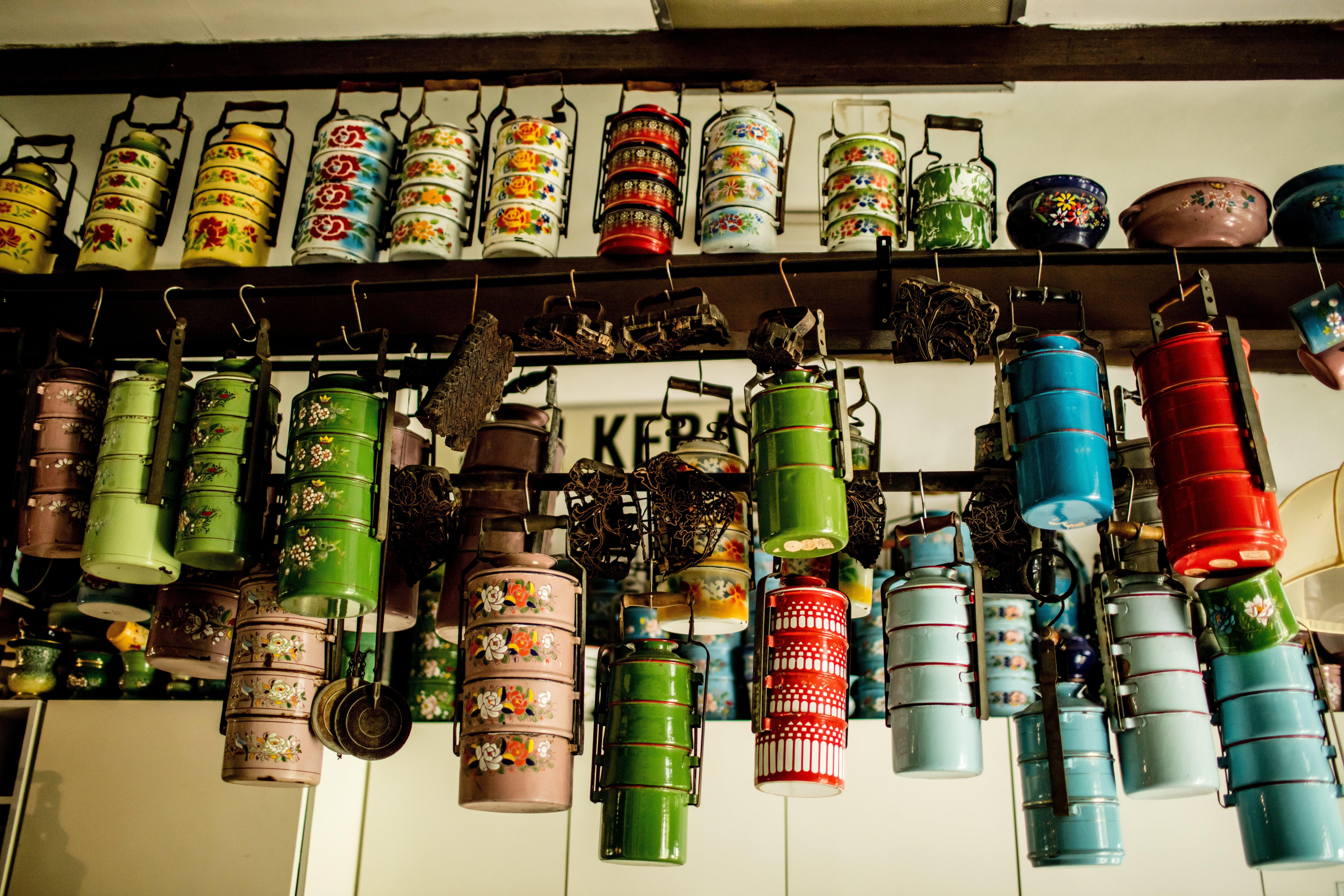 Hotel Indigo Singapore Katong By Ihg المظهر الخارجي الصورة A collection of vintage enamelware