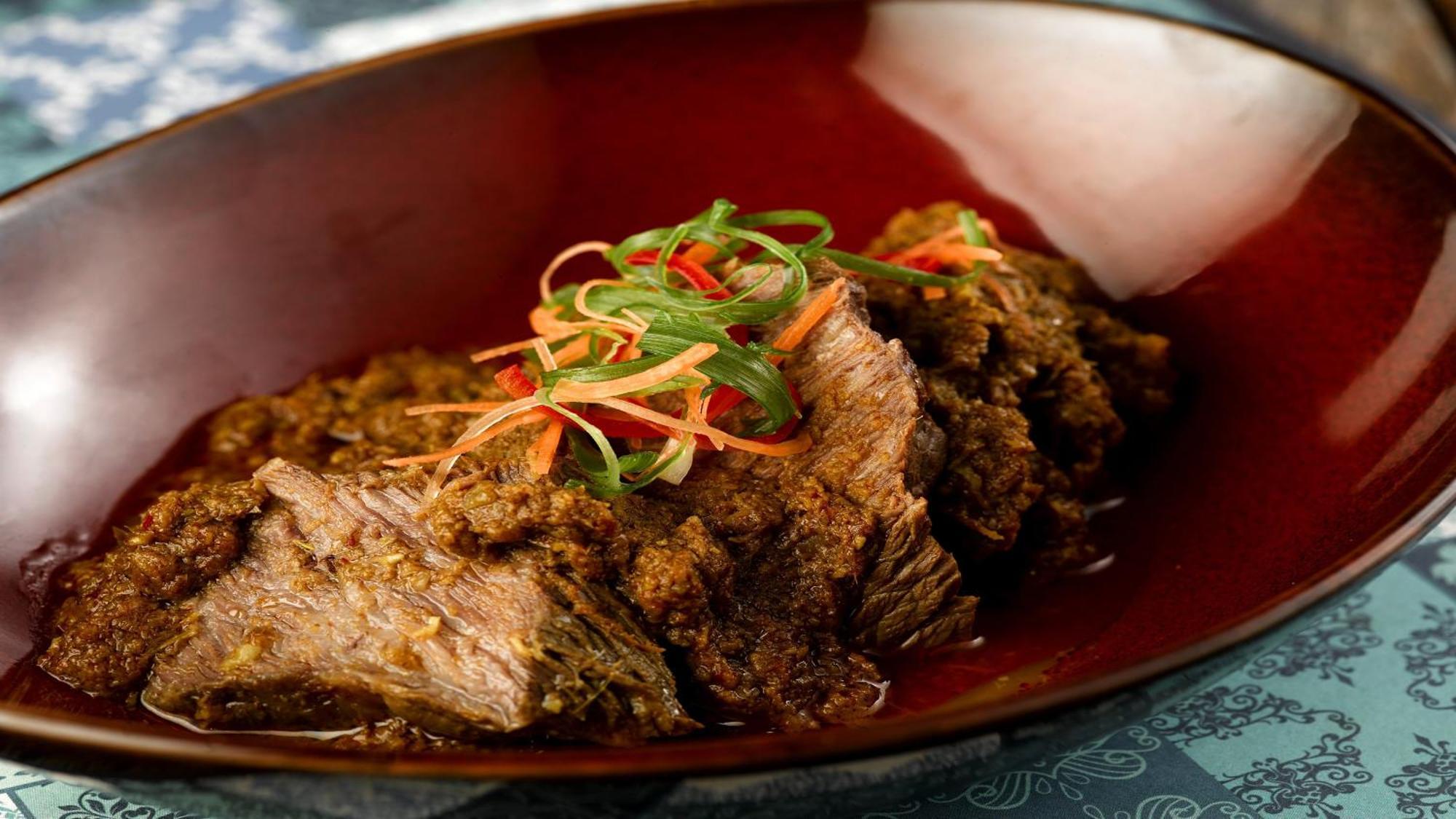 Hotel Indigo Singapore Katong By Ihg المظهر الخارجي الصورة A plate of rendang